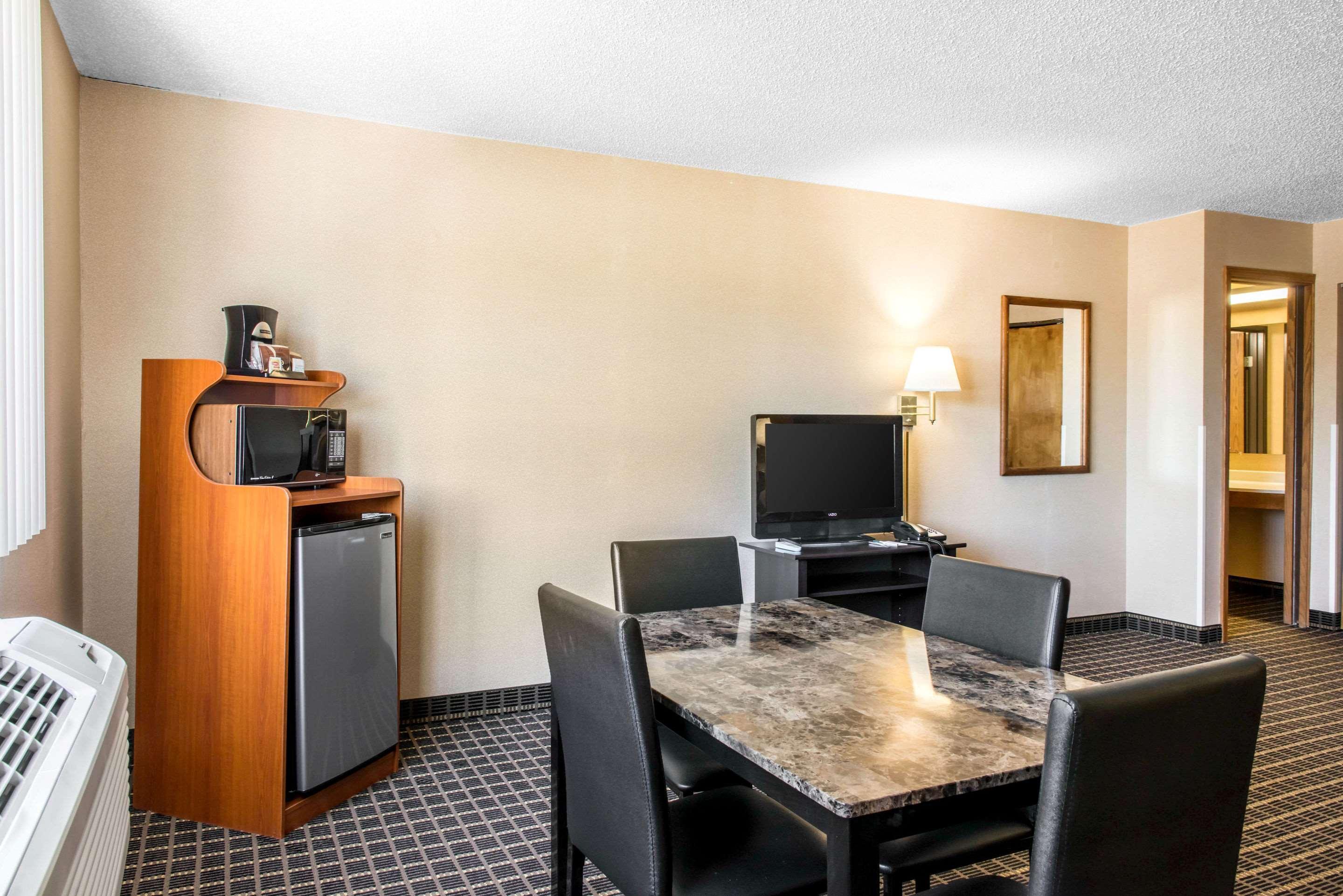 Quality Inn Meadville Bagian luar foto