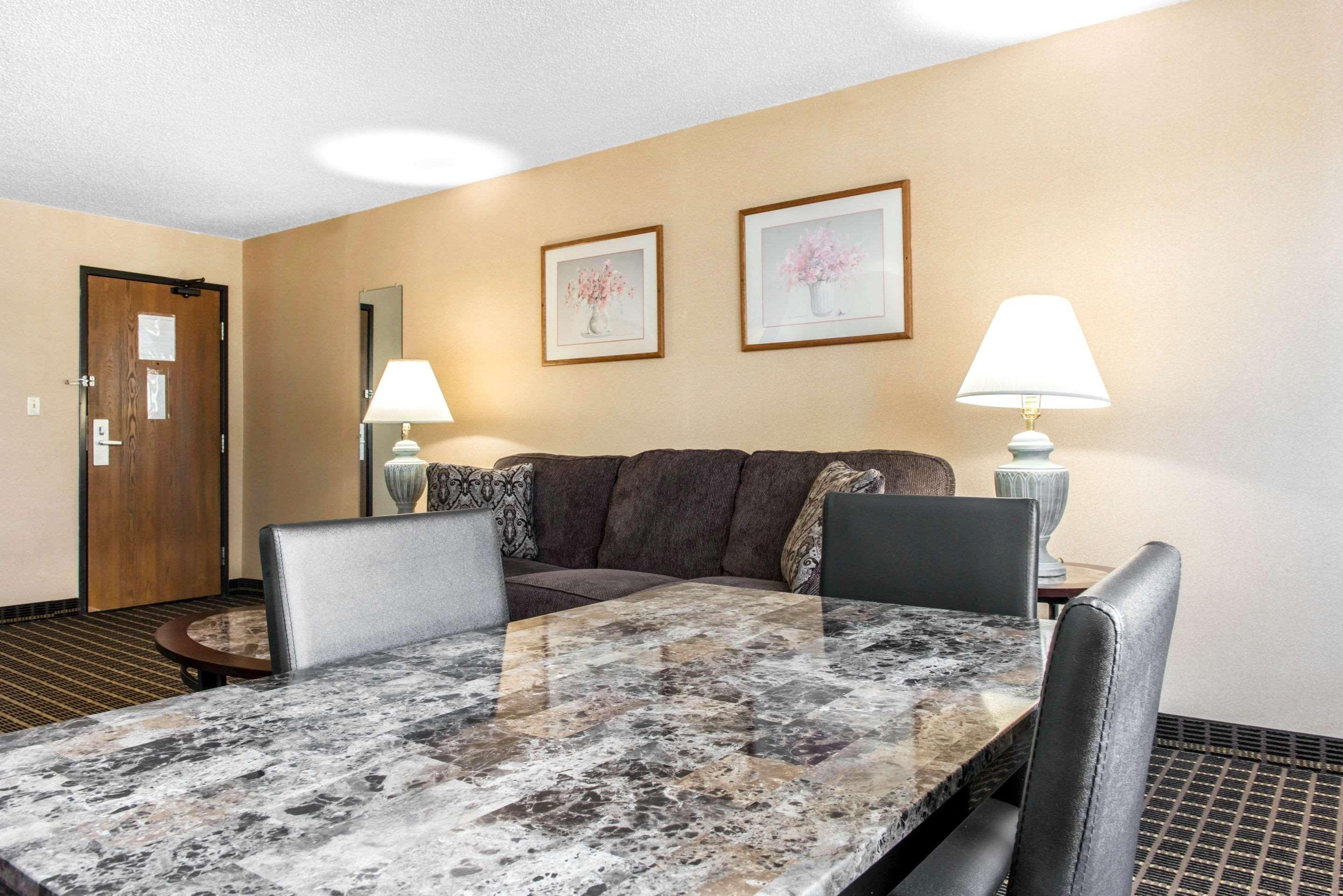 Quality Inn Meadville Bagian luar foto