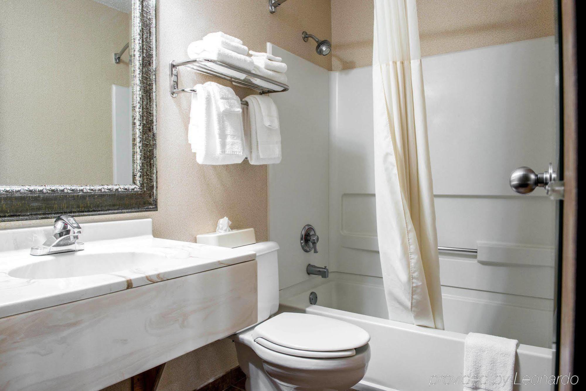 Quality Inn Meadville Bagian luar foto
